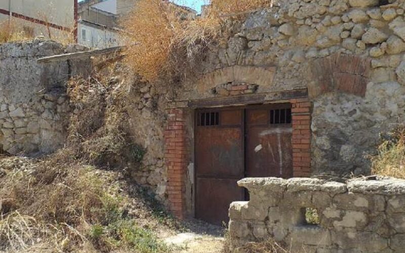 Riesi, antica chiesa e forno dei Quartarari in abbandono. Sanfilippo: «Invece di intervenire fanno i permalosi»