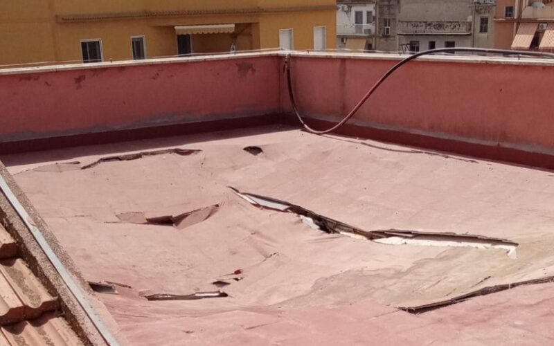 Gela: «C’è il rischio di altri cedimenti», il sindaco chiude il plesso scolastico dopo il crollo del soffitto avvenuto ieri