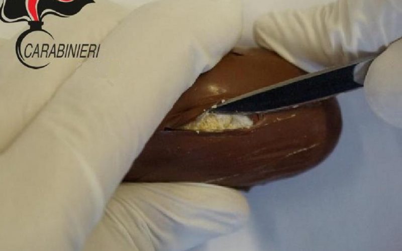 Droga celata nelle parti intime, viaggiatrice finisce in ospedale. Nascondeva un ovulo contenente 16 grammi di eroina