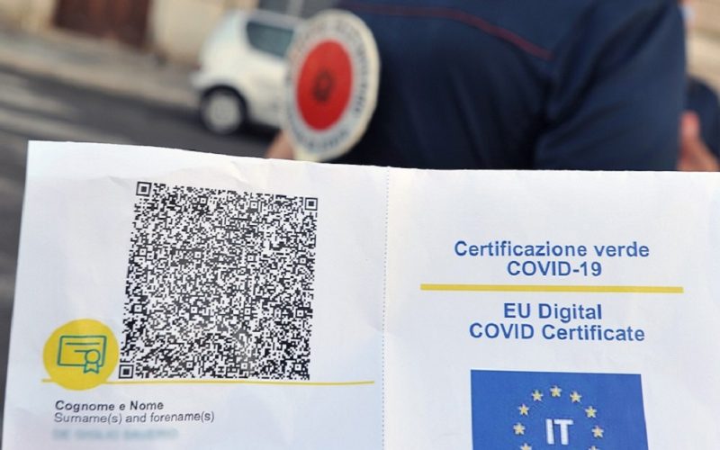 Niscemi: caccia ai furbetti del green pass, 12 multe. Sanzionato pure il titolare di un centro scommesse