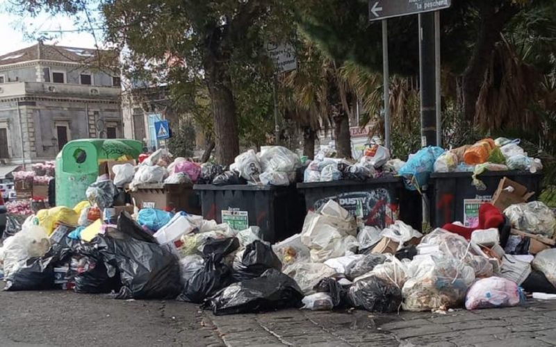 Gela sempre più pattumiera di Sicilia, in arrivo i rifiuti di Catania e Messina. I consiglieri chiedono vertice urgente