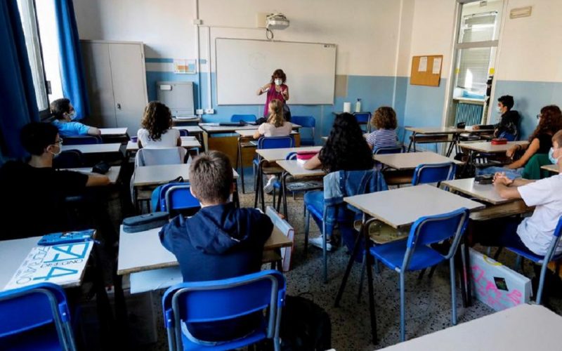 Gela, il Covid rialza la testa in aula. Quattro classi in quarantena, ma la curva del contagio è quasi azzerata