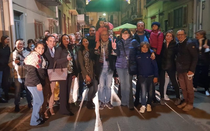 Vallelunga Pratameno, Montesano eletto sindaco per la terza volta. Cori e brindisi dopo l’ufficialitÃ