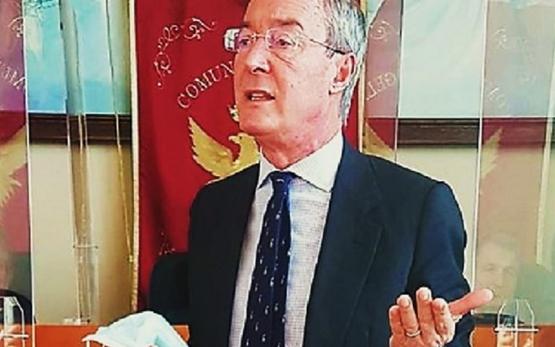 Gela, il Covid avanza nelle scuole. Appello del sindaco: «Serva massima cautela da parte di tutti»