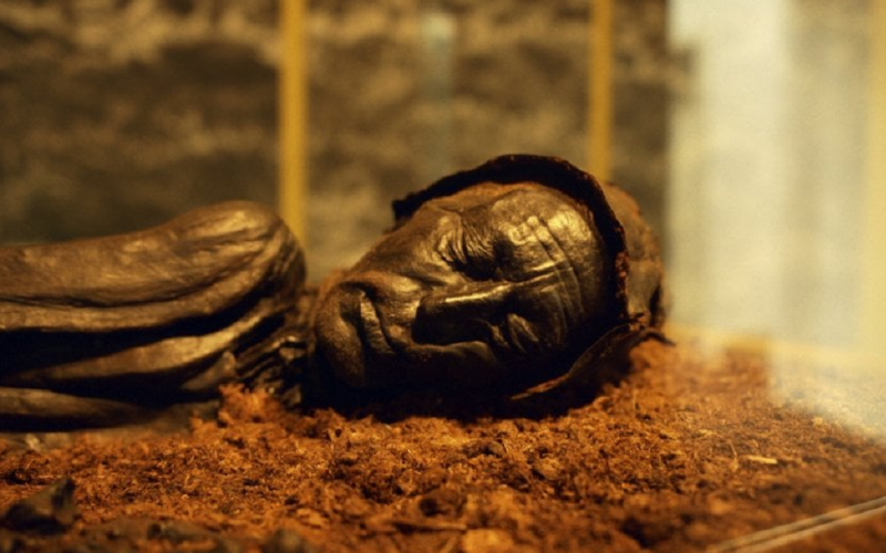 Gela: il cimitero delle mummie e il mistero della sezione «Orione». Dove riposano i morti senza tempo