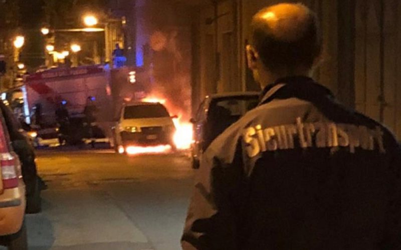 Gela: paura e fuoco davanti a un panificio, bombola in fiamme semina il panico. Distrutto pure il furgoncino