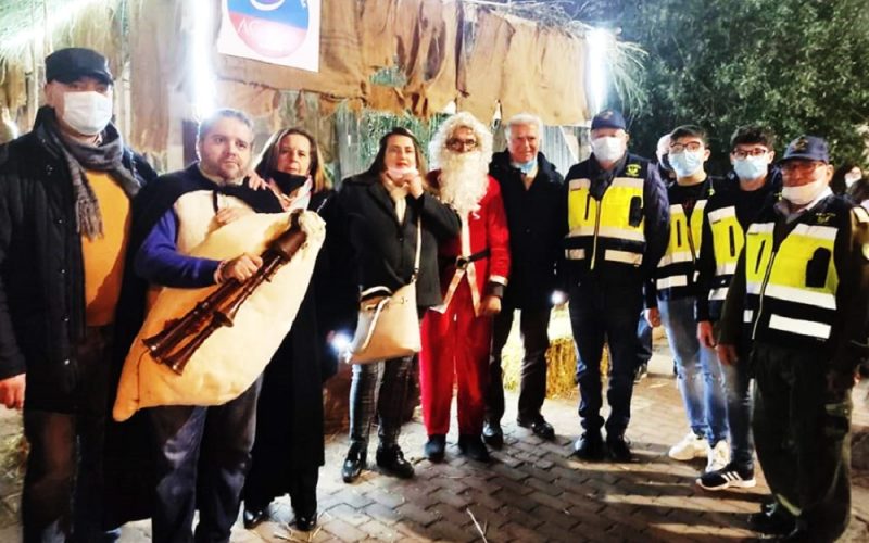 Presepe e zampogne in attesa del Natale
