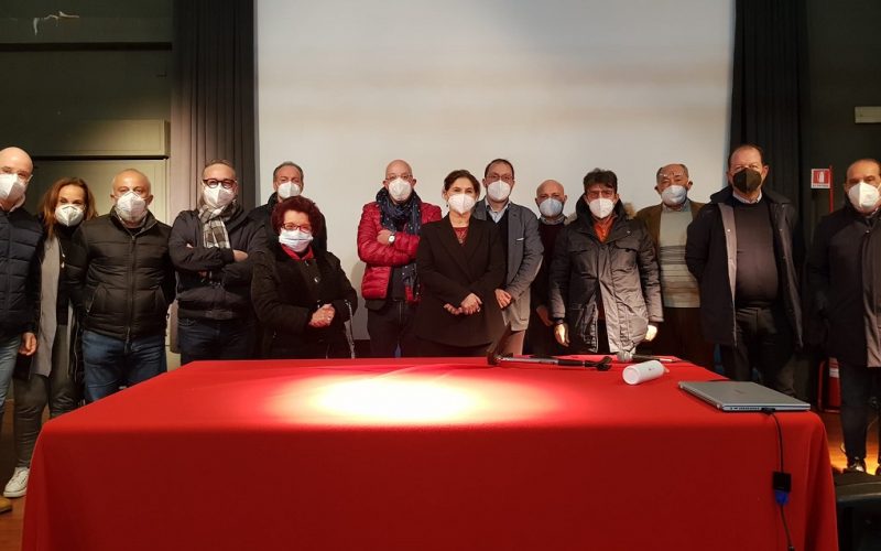 Gela: il libro sugli infermieri e un fondo di solidarietà . Barba raccoglie l’applauso della Casa del Volontariato