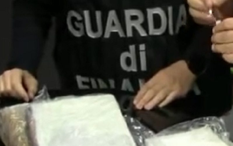 Corriere della droga con il reddito di cittadinanza. Nell’auto aveva 4 chili di cocaina
