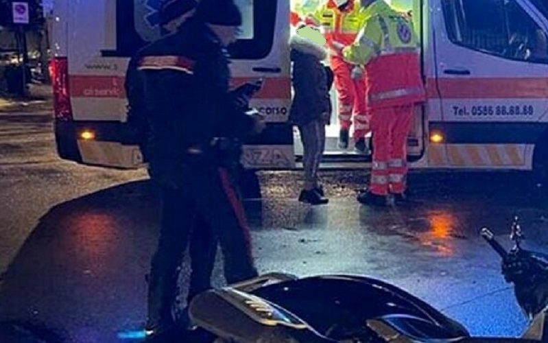 Gela, auto contro scooter in via Recanati. Giovane trasportato in ospedale, ha diverse fratture