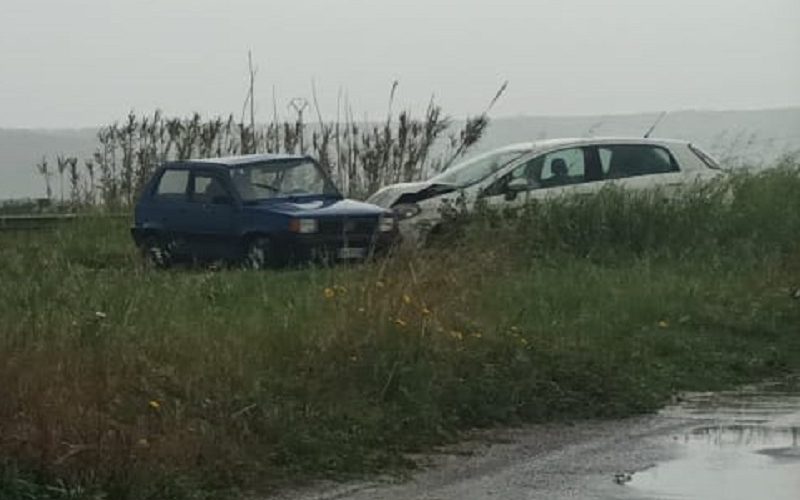 Gela: schianto sulla Ss 117 bis, due auto fuori strada. Sul posto i soccorritori