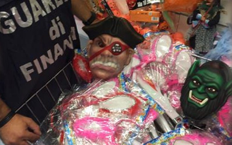 Carnevale: mascherine e giocattoli sprovvisti di marchio Ce, maxi sequestro della Finanza