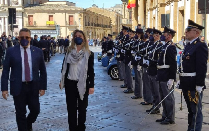 Festa della Polizia, questore premia 16 agenti e ispettori per meriti di servizio