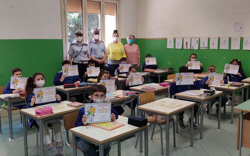 Vallelunga, corso di educazione stradale. Bambini a lezione con la Polizia municipale