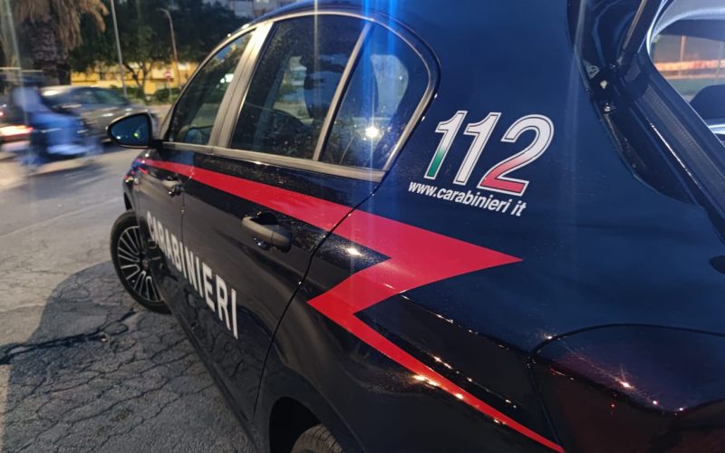 Girava in auto con una grossa mazza da baseball, carabinieri denunciano giovane di 30 anni
