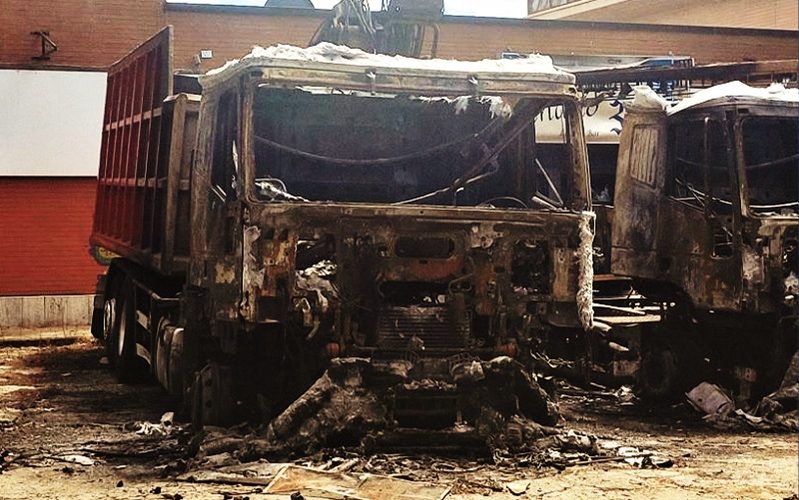 Niscemi: mezzi distrutti dalle fiamme,