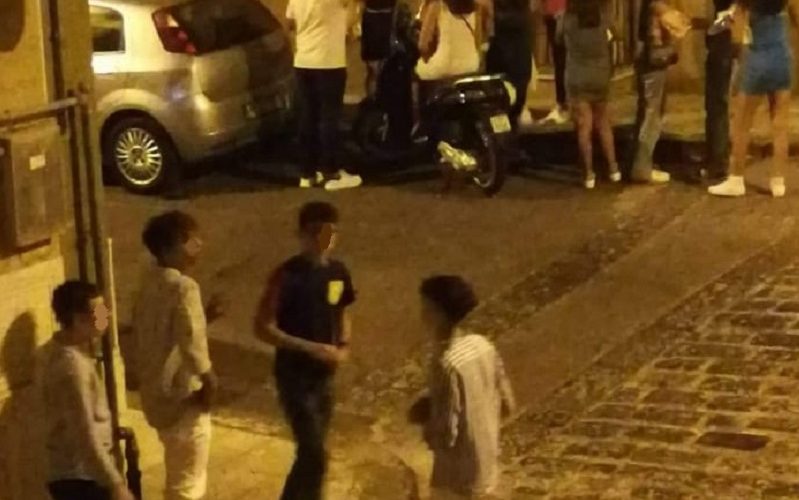 Niscemi: movida in centro storico, schiamazzi e risse. «Ci sentiamo impotenti»