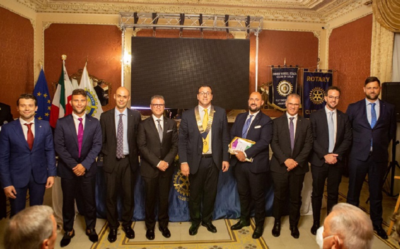 Gela: cerimonia di passaggio della campana al Rotary, ecco il nuovo direttivo. Granvillano neo presidente