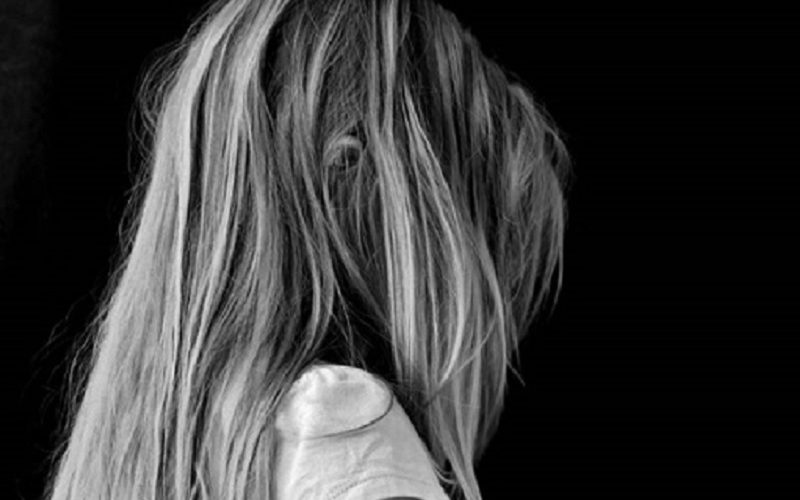 Caltanissetta: molesta alunna di 11 anni, insegnante ai domiciliari. È accusato di violenza sessuale