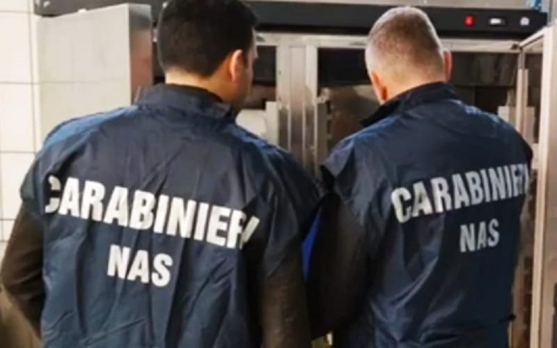 Gela: hamburger, birra e bevande scaduti da mesi. In un supermercato intervengono i Nas