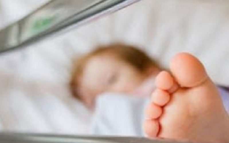 Ha dolori al ventre, teme una cistite. Era solo… incinta, dà alla luce una bellissima bimba