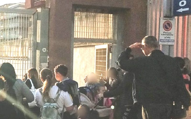 Gela: genitori fanno a botte nel parcheggio della scuola. La dirigente chiude i cancelli