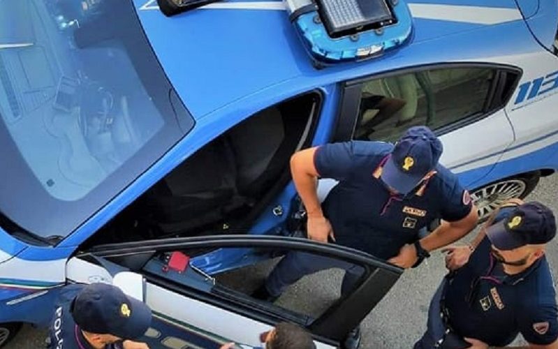 Gela, ancora botte e brutale violenza. Mamma e due figlie picchiate all’uscita di una scuola