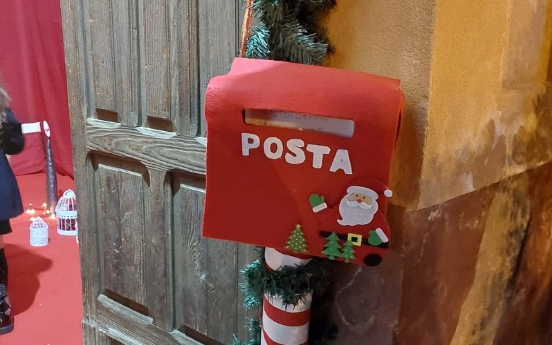 Vallelunga tra luci, nenie e sapori. Mercatini di Natale in attesa del presepe vivente