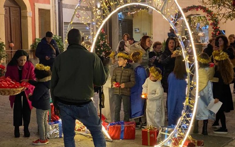 Gela, un gioiello del centro storico tra cartaccia e sosta selvaggia. «Si intervenga»