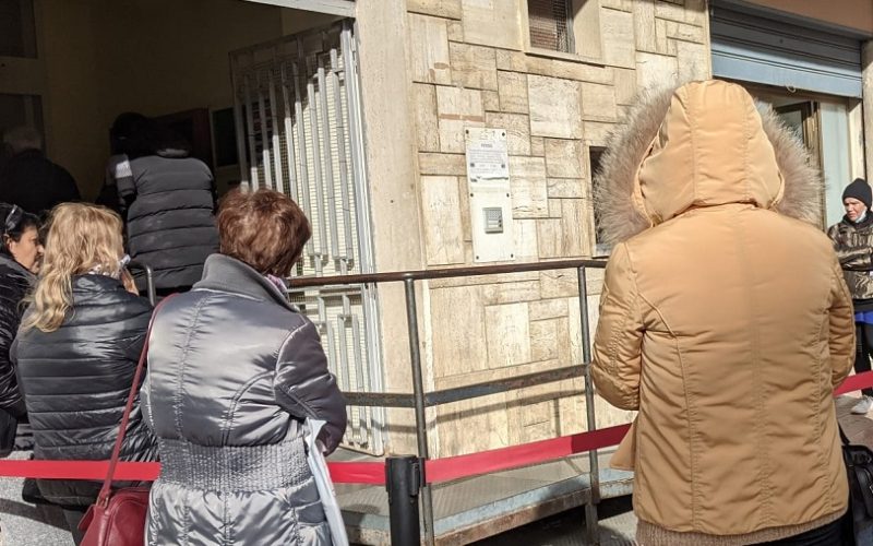 Gela: linee internet «lumaca», si forma la coda davanti agli uffici Asp per la scelta del medico