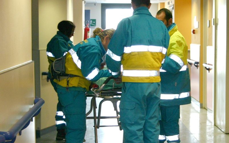 Gela: donna ferita all’addome con un coltello. Tentato suicidio l’ipotesi più probabile