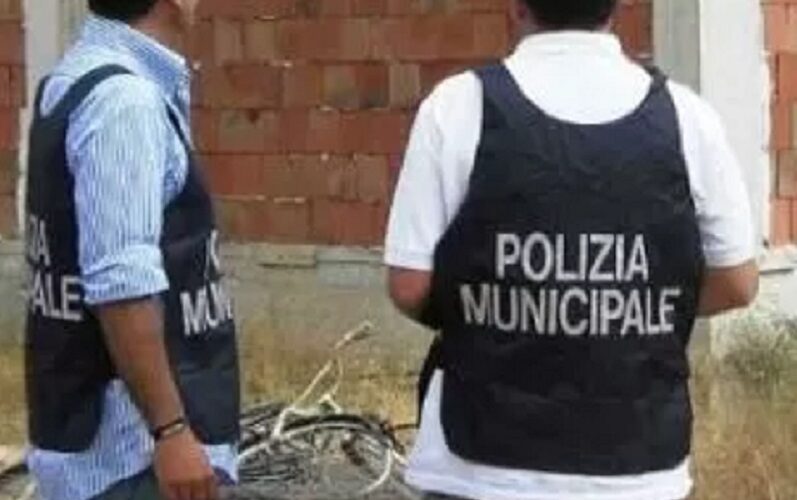 Gela, blitz della giudiziaria nel palazzo in costruzione. Sospesi i lavori