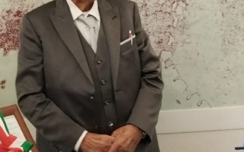 Nonno Giovanni compie 100 anni. Festa con figli e nipoti per celebrare un secolo di vita