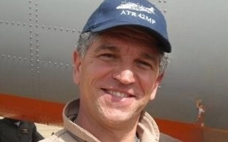 Niscemi, ex «top gun» e pilota Alitalia appassiona i ragazzi. Vi racconto il volo.. semplicemente