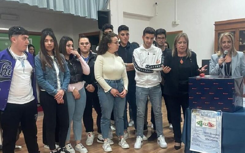 Riesi: corso di educazione civica e legalità al «Carafa», premiati gli studenti dell’Alberghiero