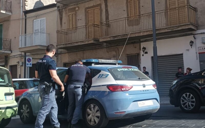 Gela: inseguimento, poi l’auto esce di strada. Pomeriggio ad alta tensione sul corso Aldisio