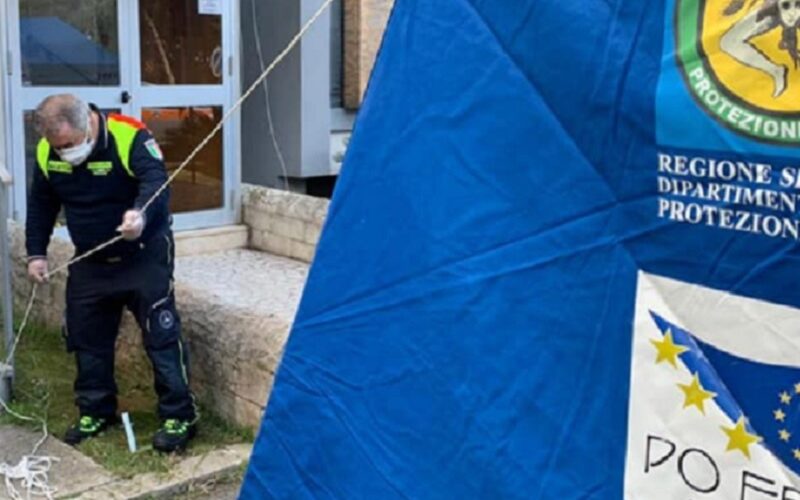 Gela, sparita nottetempo la tenda di pre filtraggio Covid 19. Piccolo «giallo» a Macchitella