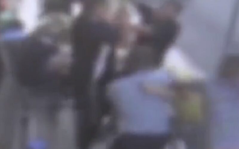 Riesi, pugni e calci per un amore finito. Cinque persone arrestate dopo la rissa