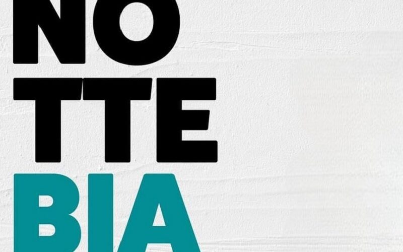 Gela si illumina per la notte bianca, disco club in piazza, moda colori e sapori tipici locali