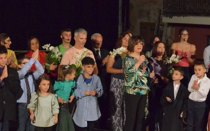 Vallelunga: «Lettere d’Amore», istantanee di un viaggio onirico dal palco del cortile Puccini