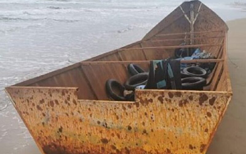 Gela, due barconi abbandonati scoperti lungo le coste. Forse usati per la tratta dei migranti