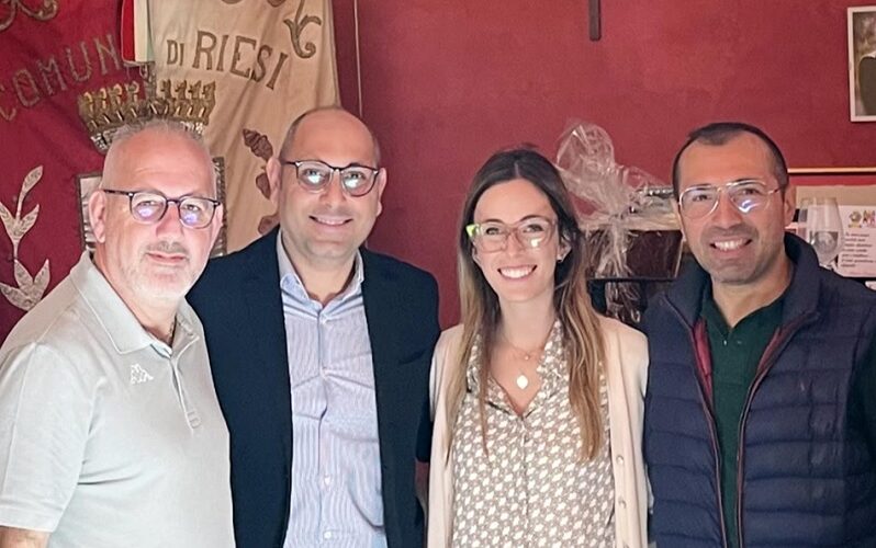 Riesi, Envisep dona 40 alberi al Comune. Sardella: «Le politiche ambientali sono una priorità »