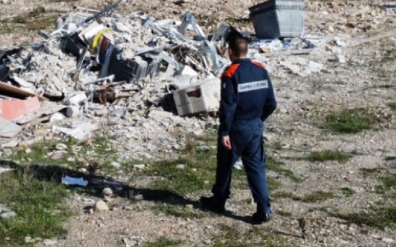 Gela, combustione illecita di rifiuti. Denunciato titolare, sequestrata area in contrada Zai
