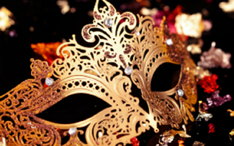 Carnevale, da domani le sfilate dei gruppi in maschera. Costumi, carri, spettacoli e coriandoli. Raduno alle 9 in viale Gori