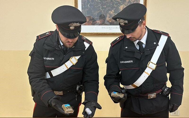 Gela: l’auto con il carico di hashish, arrestate 3 persone. Sequestrati tremila euro e vari telefoni