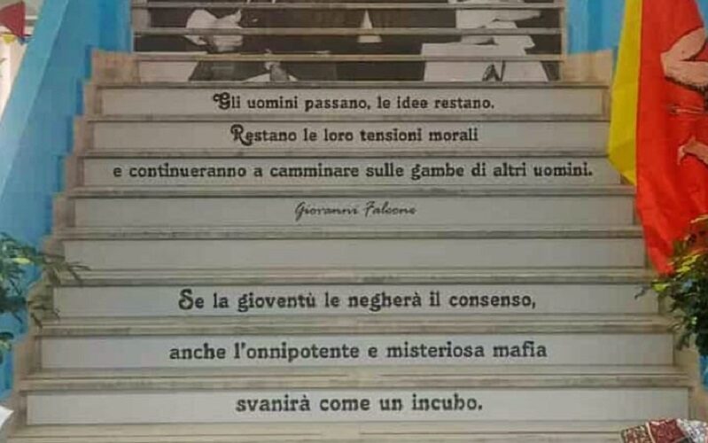 Niscemi: Falcone, Borsellino e l’impegno antimafia rivivono nelle scale della legalità