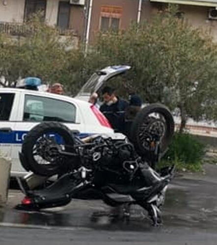 Catania: moto contro auto, incidente in via Palermo. Centauro trasportato in ospedale