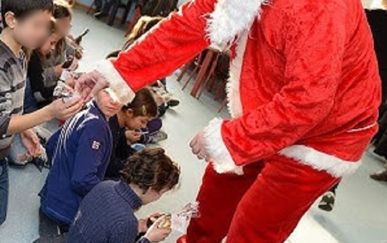 Gela, un villaggio dedicato a Babbo Natale, esperienza magica all’istituto scolastico Suor Valsè