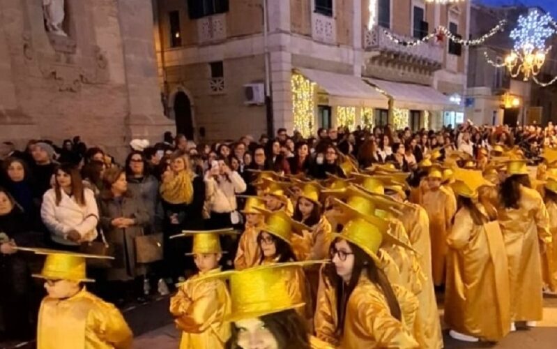 Niscemi: la magia del Natale in piazza, portato in scena uno spettacolo dedicato alla pace