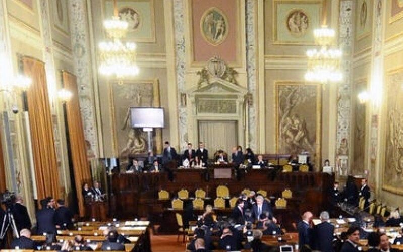 Gela, contributi alle parrocchie per banchi e climatizzatori. Pure l’autobotte nel mirino del Pd